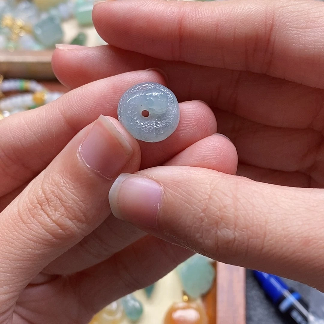 翡翠颈饰未镶嵌小*文闪