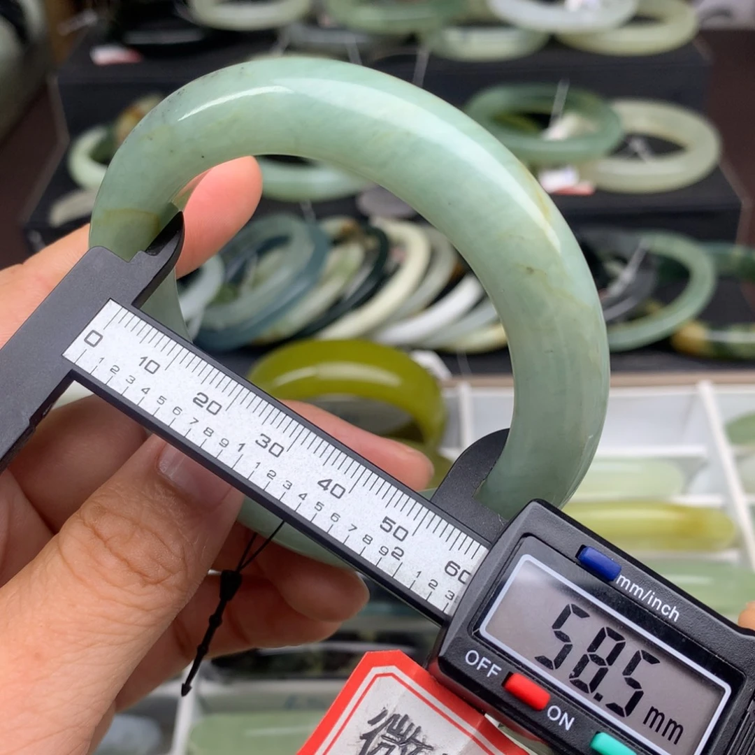 蛇纹石玉未镶嵌手镯670
