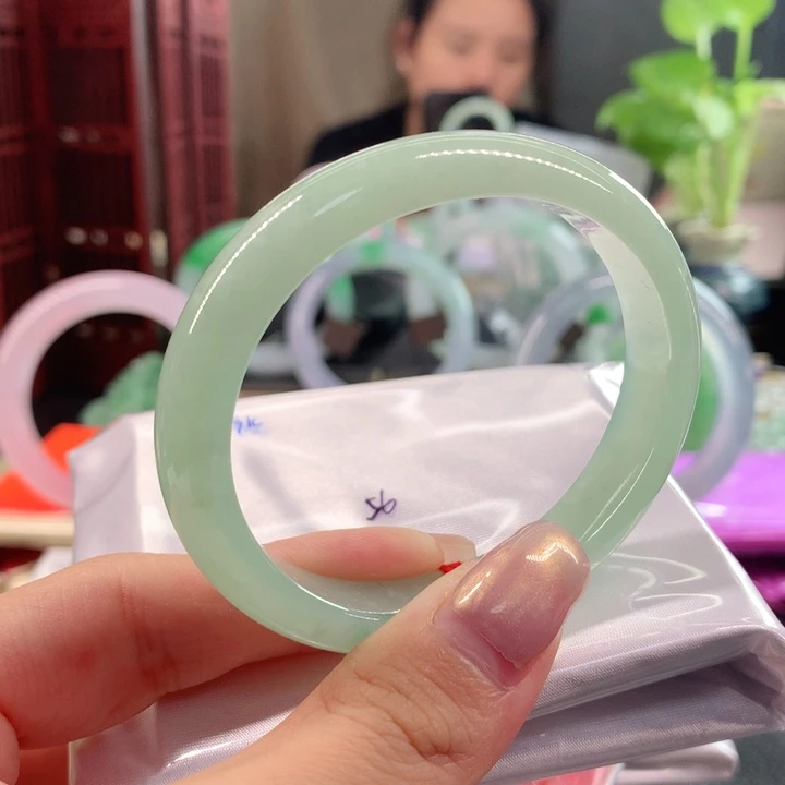 翡翠未镶嵌手镯56圈口