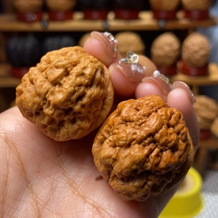 文玩核桃吊坠血舍利2