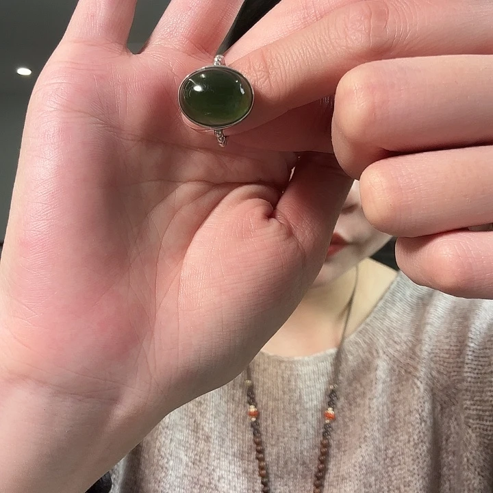 波***妞蛇纹石玉未镶嵌颈饰