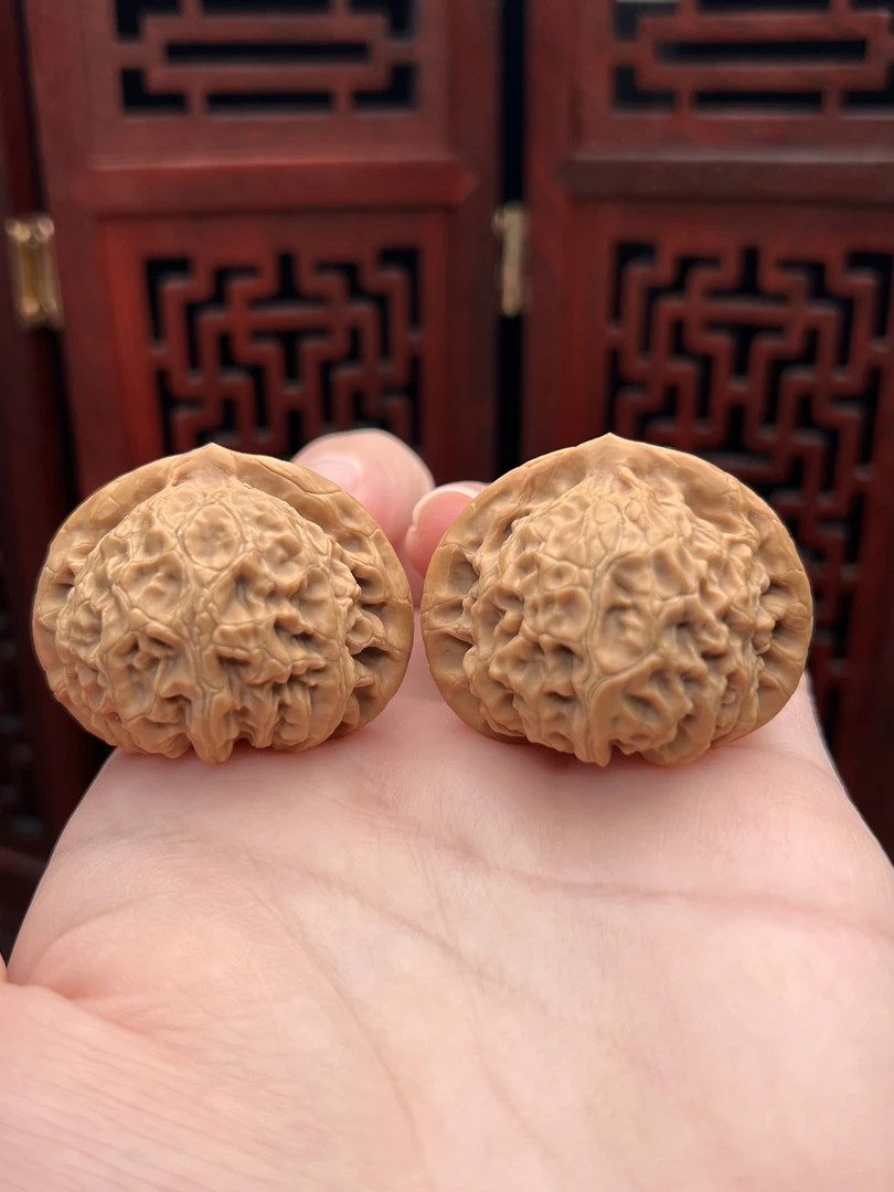 不要利文玩核桃到手5对（或4对核桃一个手串）（有的有瑕疵介意勿拍）