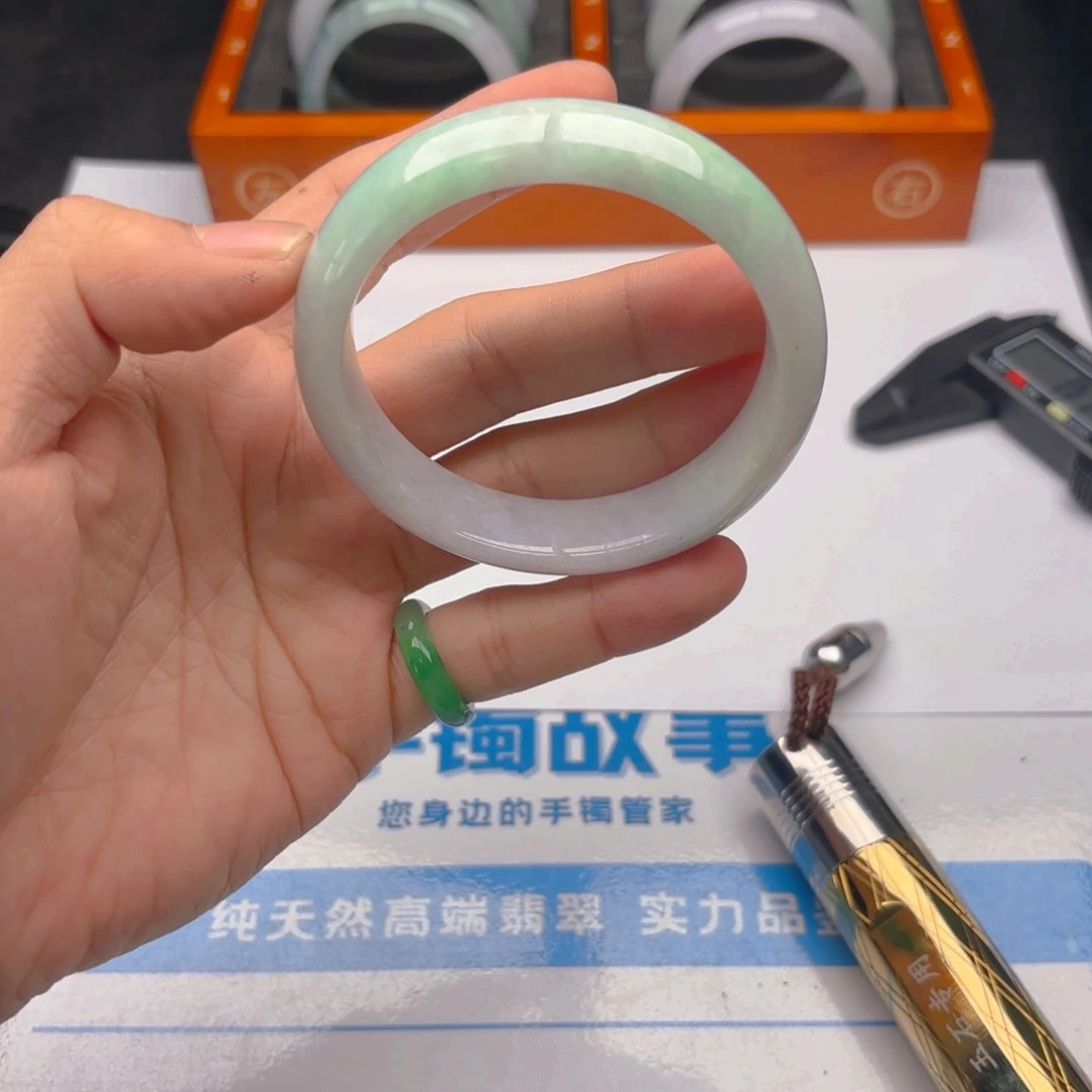 翡翠未镶嵌手镯5859。6