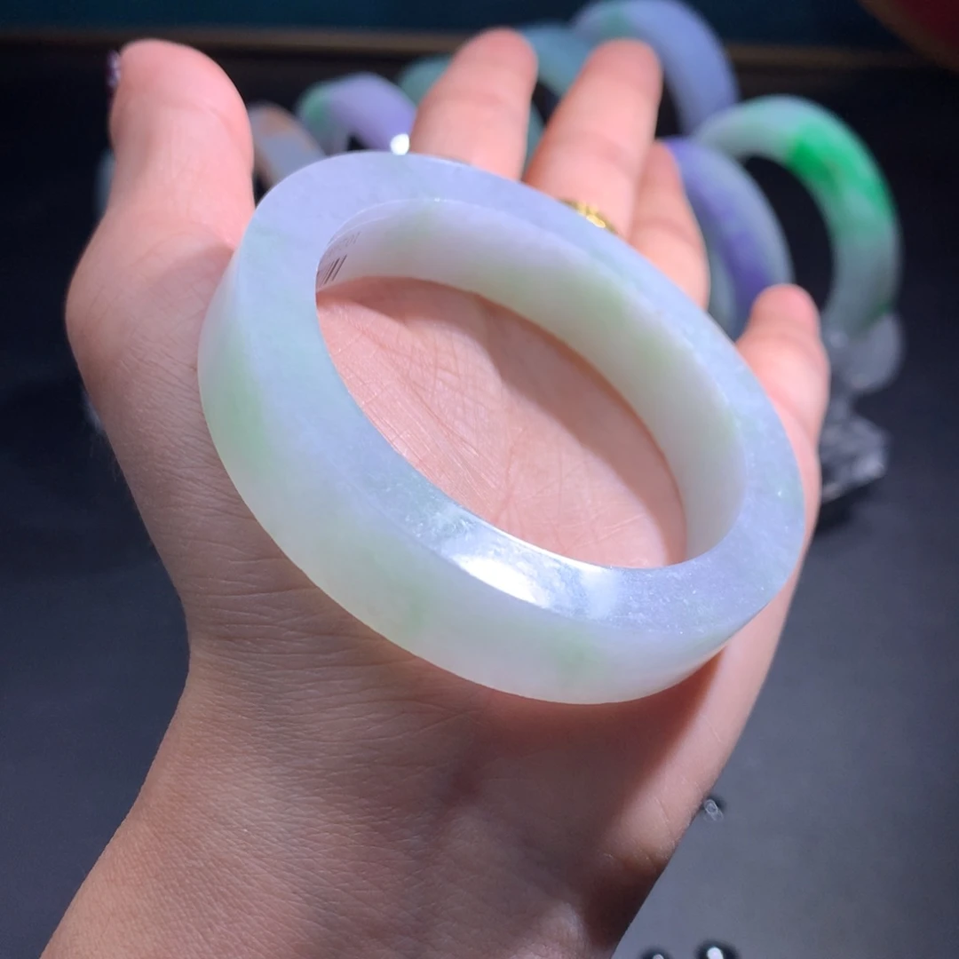 未镶嵌翡翠手镯定制翡翠