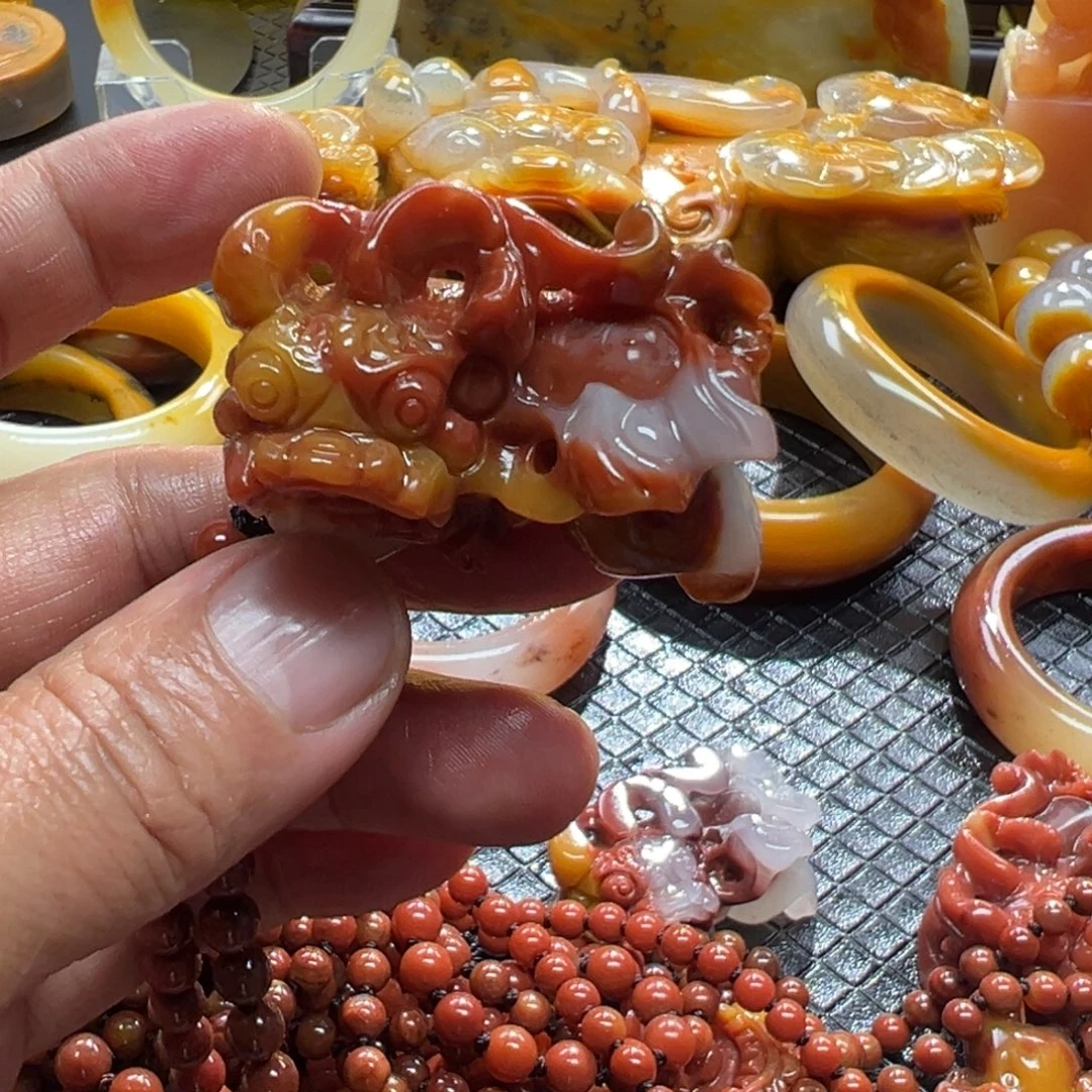 石英质玉未镶嵌颈饰