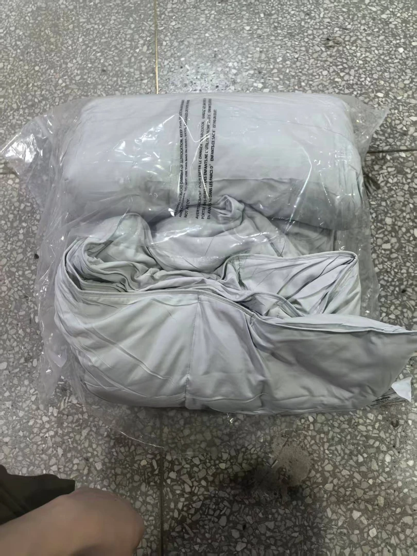《厚广家》3楼220×240浅灰色高密织化纤95%鹅毛被 发1张6.4斤