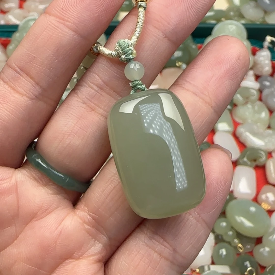 和田玉颈饰未镶嵌秋*呀