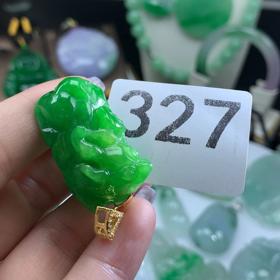 翡翠未镶嵌吊坠(赠链)