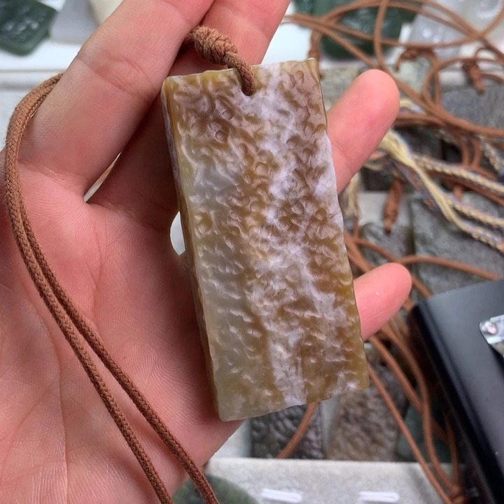 和田玉（糖玉）未镶嵌颈饰