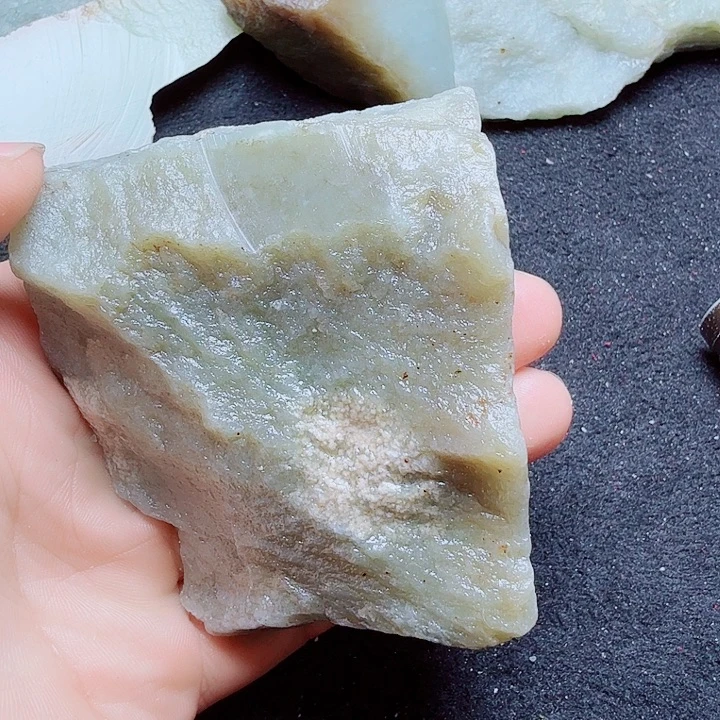 未镶嵌和田玉（糖玉）珠宝半成品