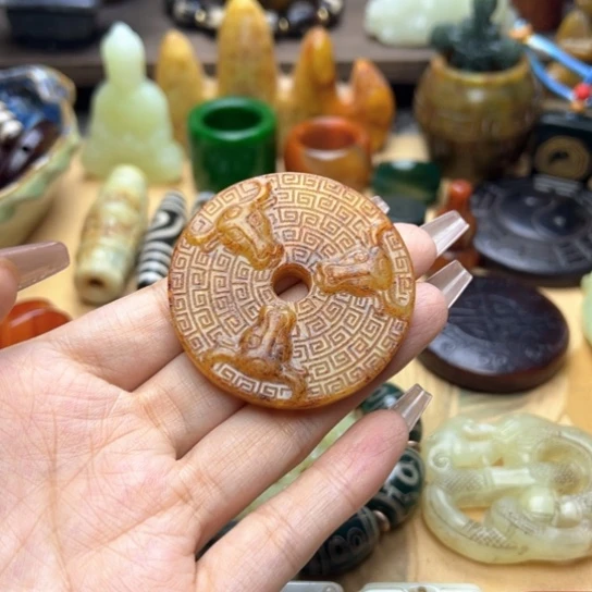 蛇纹石玉未镶嵌颈饰