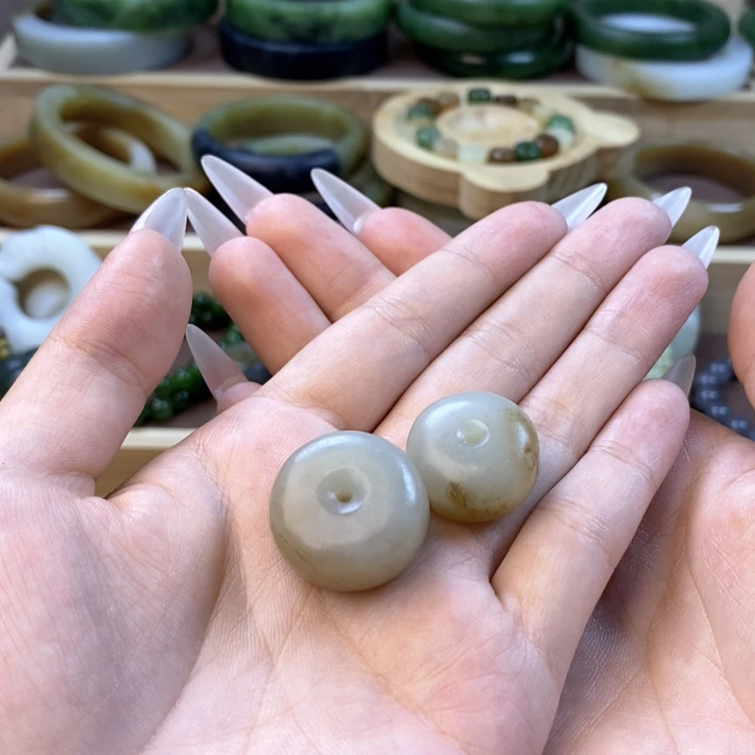 小***间和田玉未镶嵌颈饰定制