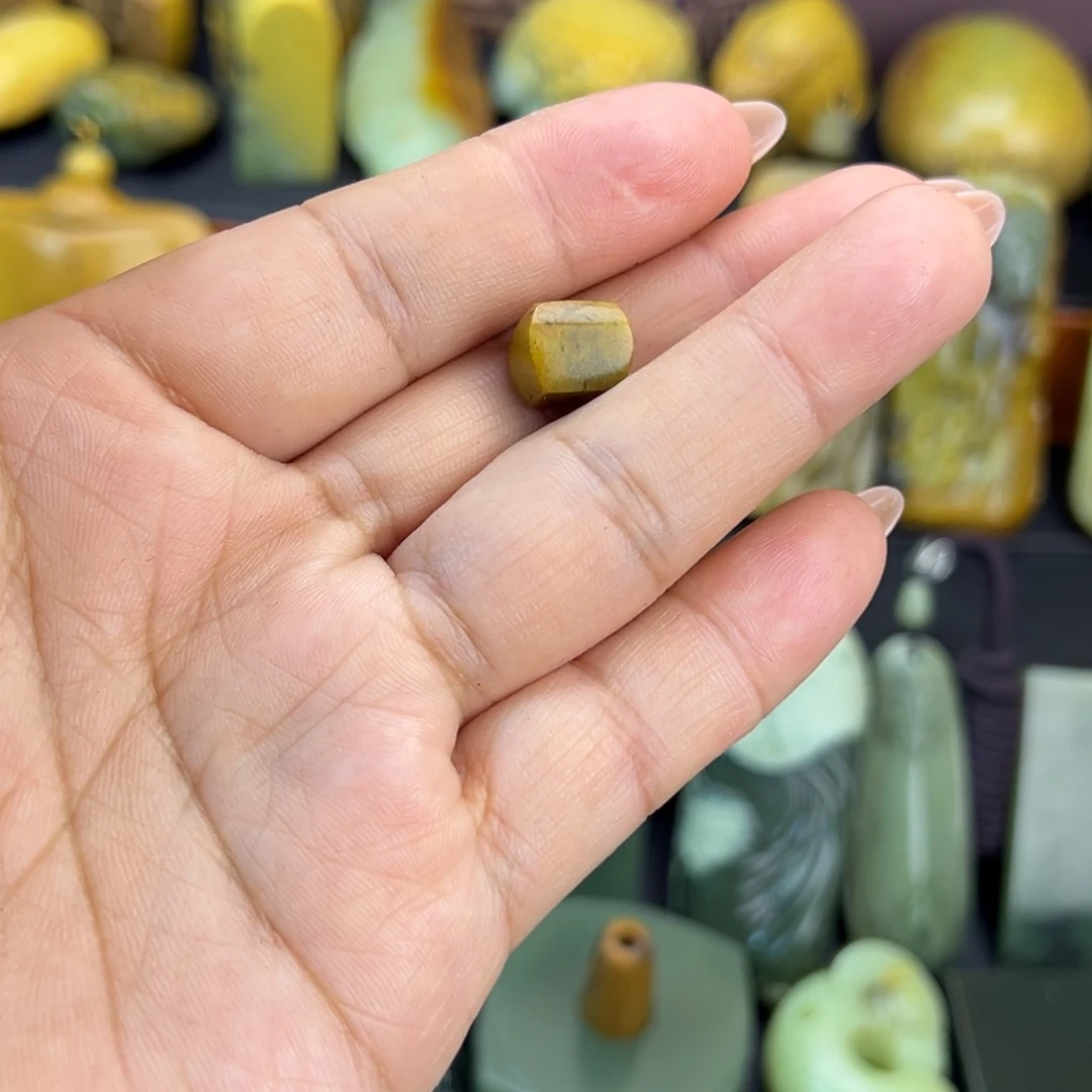 飞***鹰岫岩河磨玉（透闪石质玉）未镶嵌把件