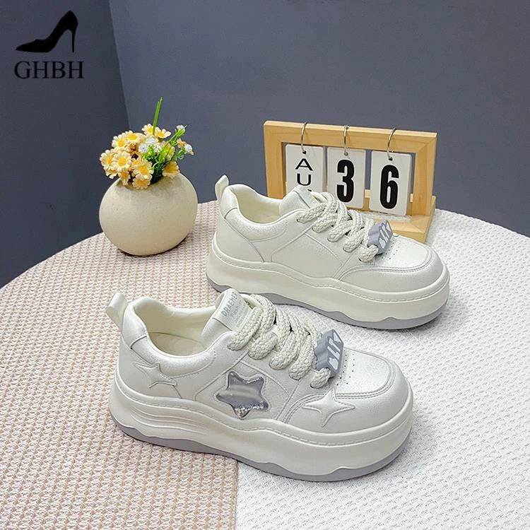 厚底小白鞋女款2025秋季新款百搭星星女鞋休闲运动鞋圆头流行板鞋