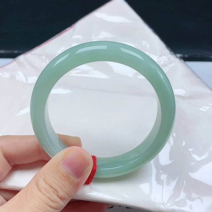 翡翠手镯未镶嵌天然翡翠手镯