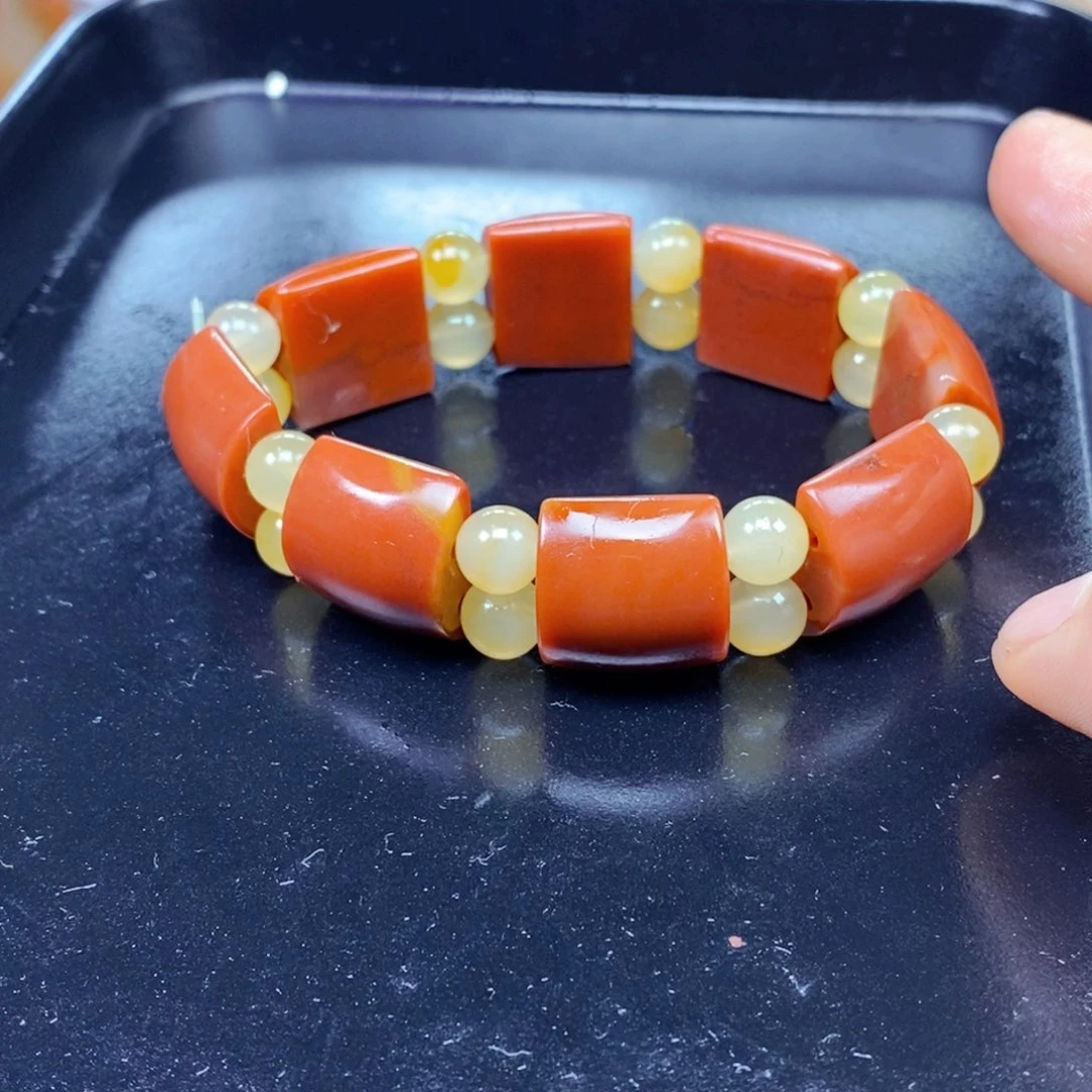 石英质玉（黄龙玉）未镶嵌颈饰