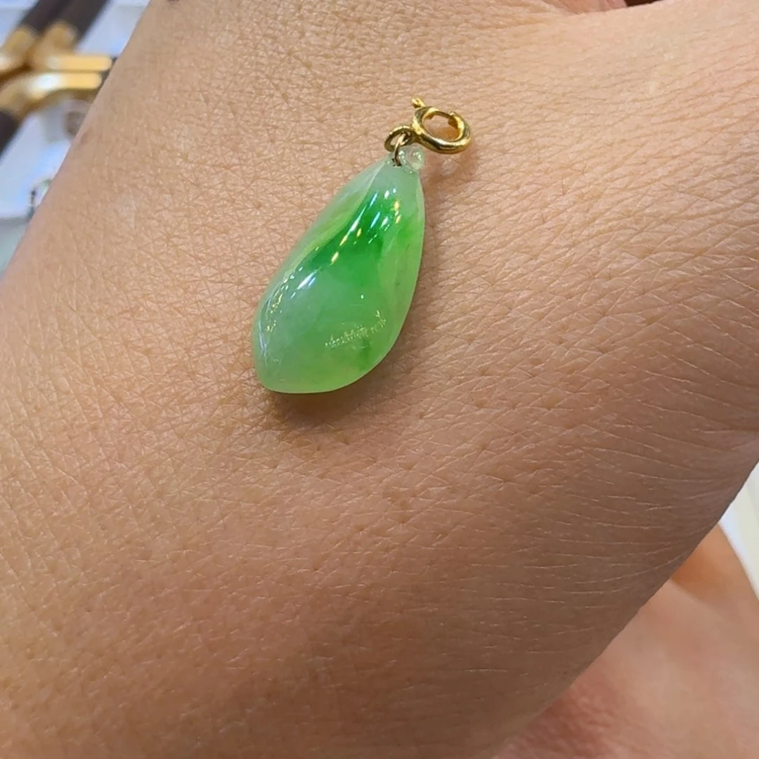 颈饰18K金镶嵌翡翠