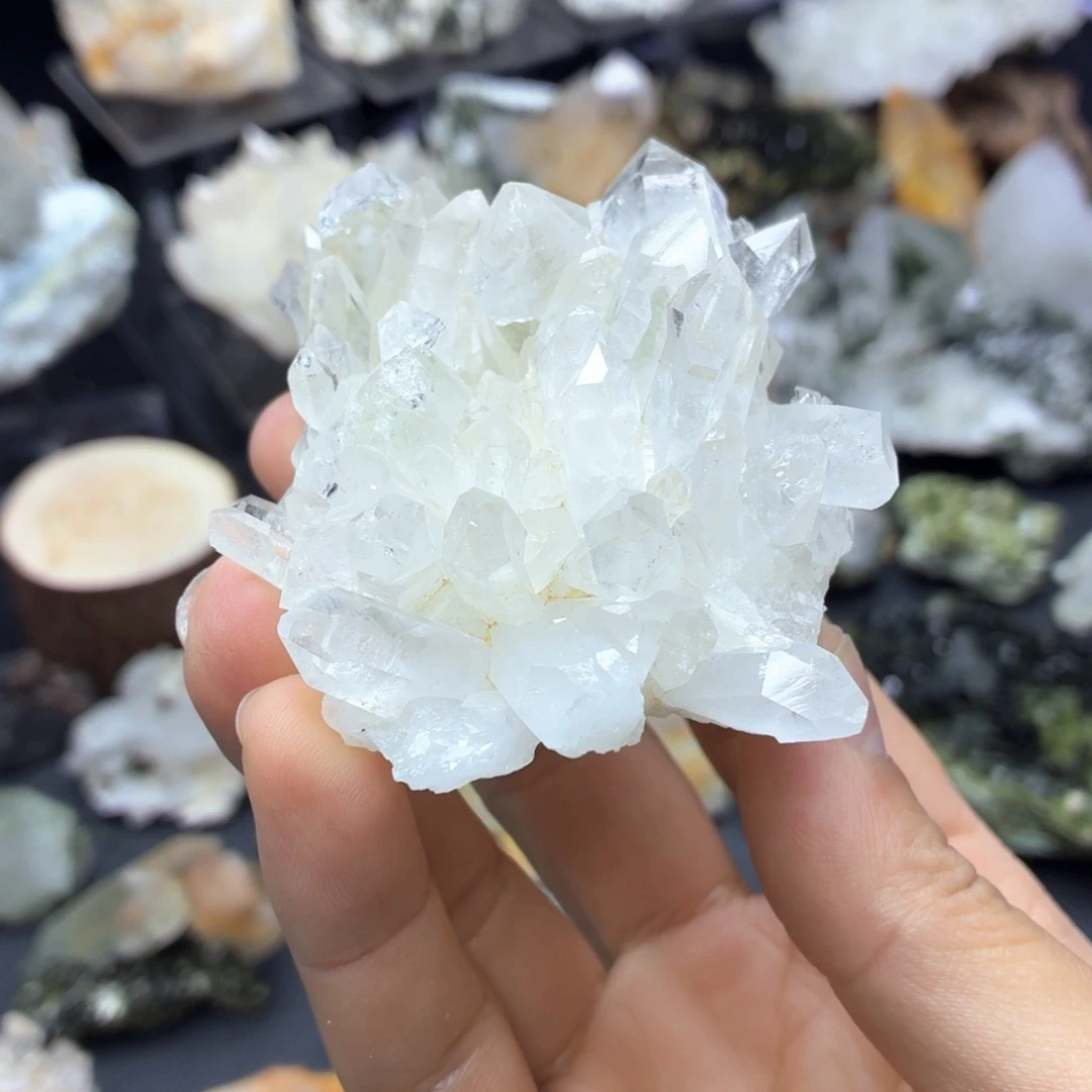 石材超透白水晶簇