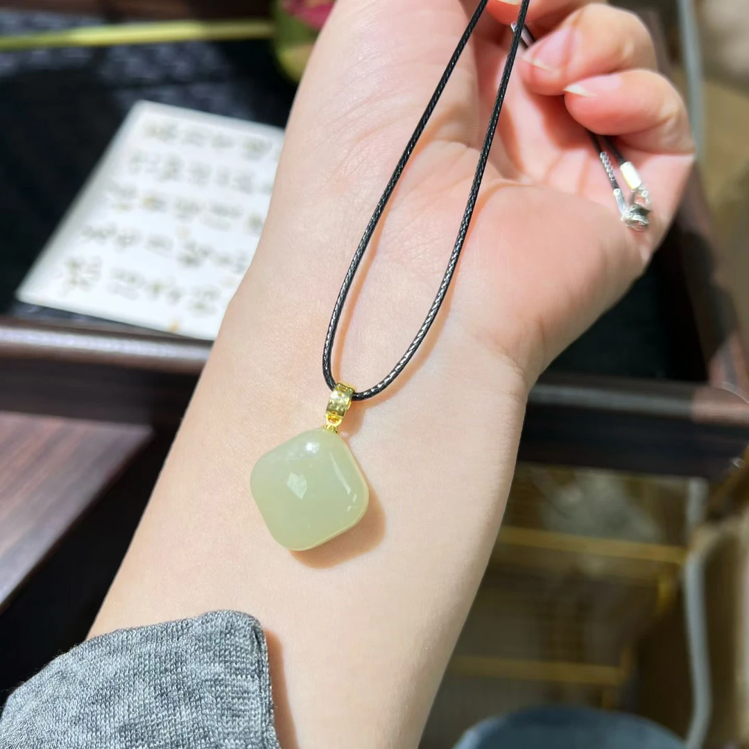 和田玉方糖吊坠百搭款情人节礼物