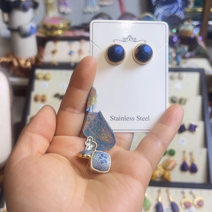 布艺合金豆豆耳饰