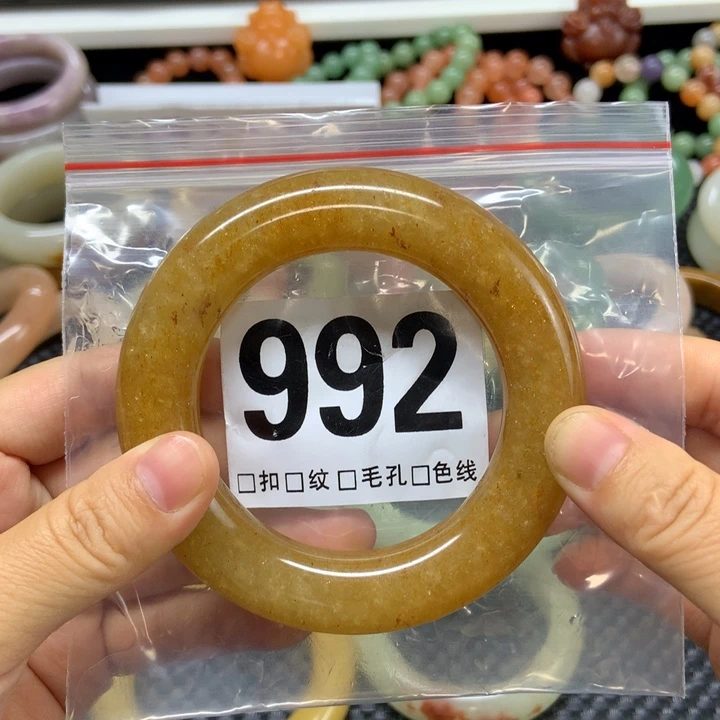 石英质玉手镯未镶嵌宝*