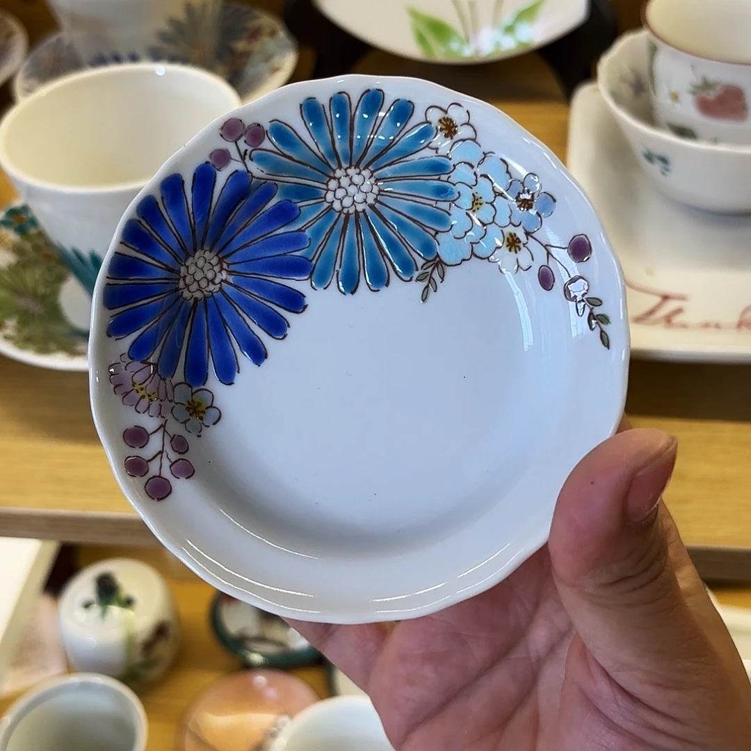 瓷            色绘游