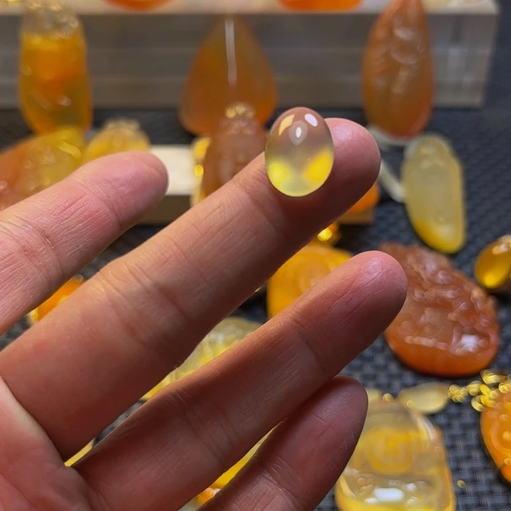 宝***城未镶嵌旦面石英质玉