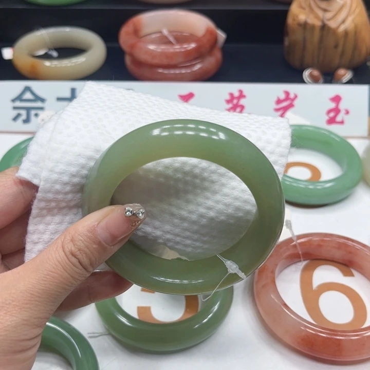 未镶嵌手镯石英质玉倩