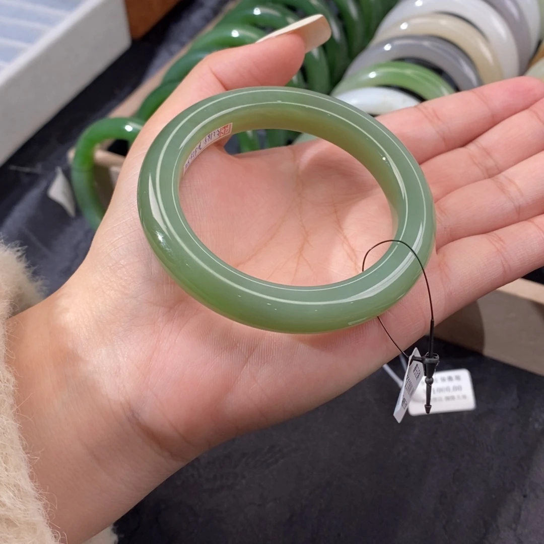 和田玉未镶嵌手镯