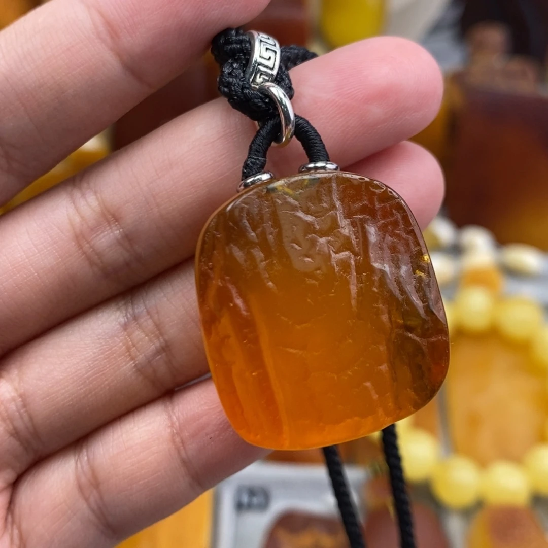 琥珀吊坠(赠链)未镶嵌