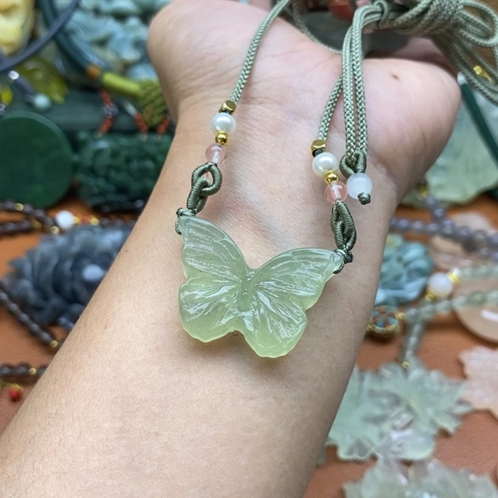 蛇纹石玉未镶嵌颈饰