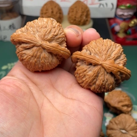 【闪购商品】文玩核桃把件46.5白狮子