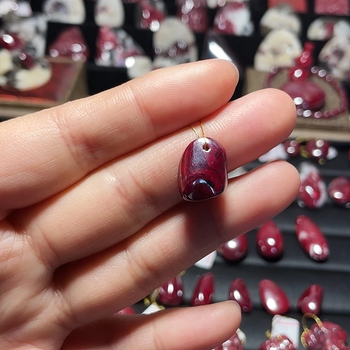 天然辰砂全透原矿吊坠4.8克