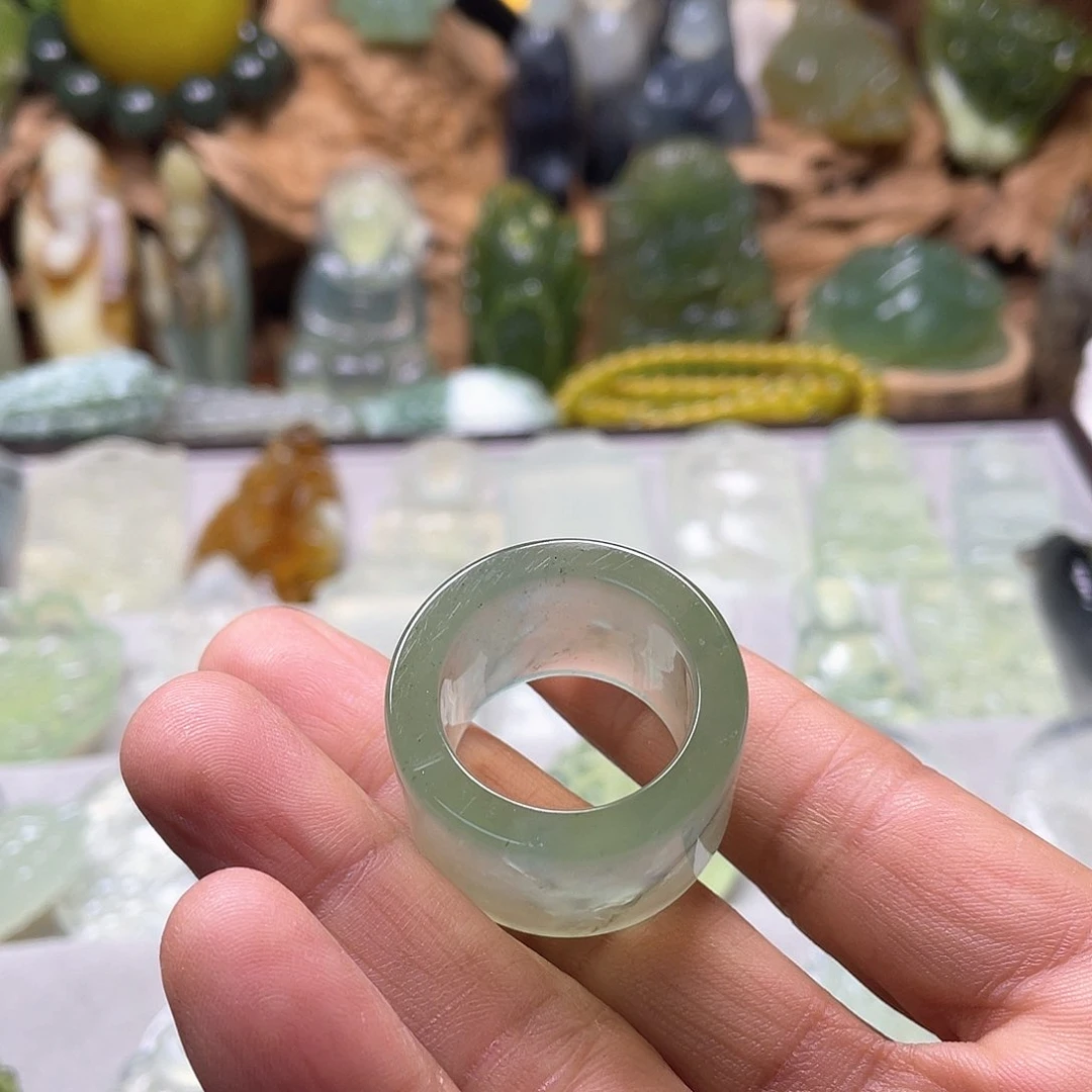 未镶嵌蛇纹石玉珠宝奇石
