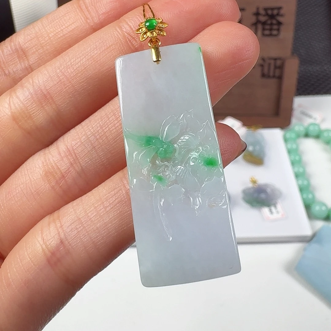 翡翠18K金镶嵌颈饰