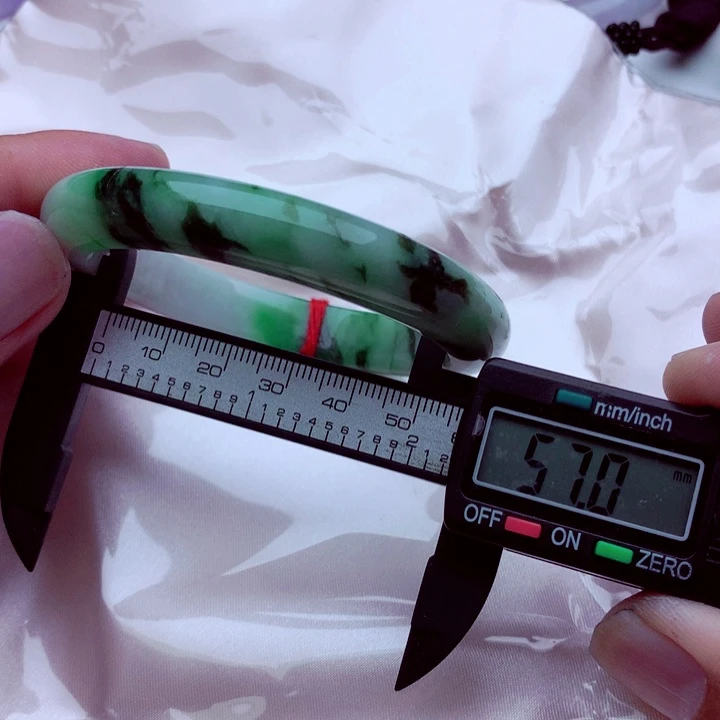 翡翠未镶嵌手镯－－…．