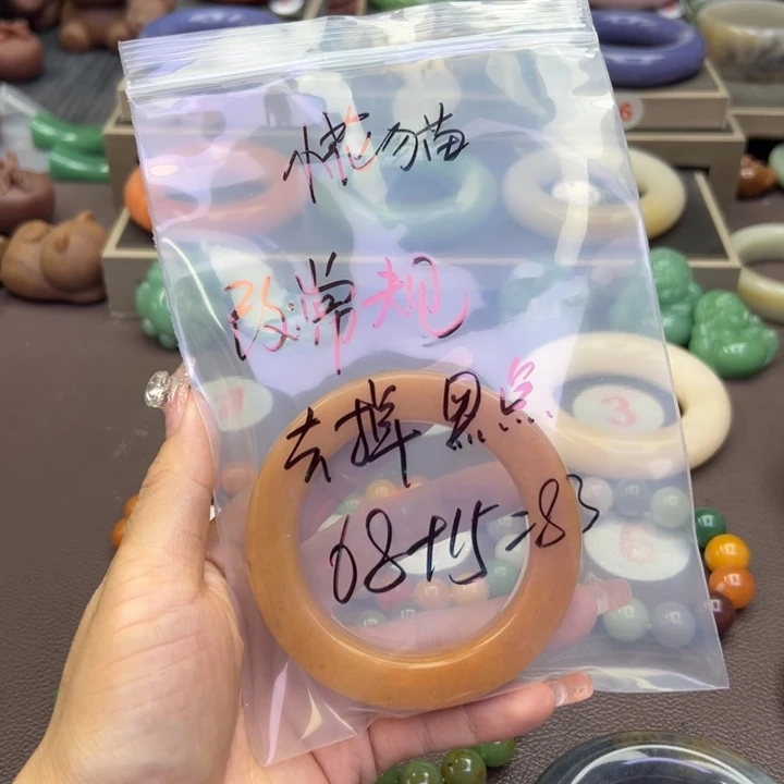 未镶嵌手镯石英岩玉?**猫