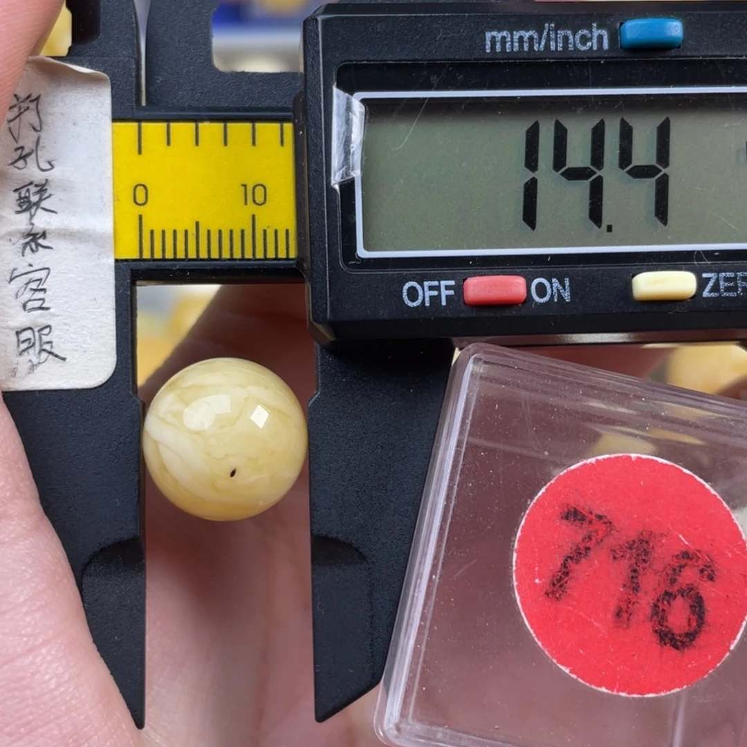 蜜蜡未镶嵌珠宝奇石瑕疵