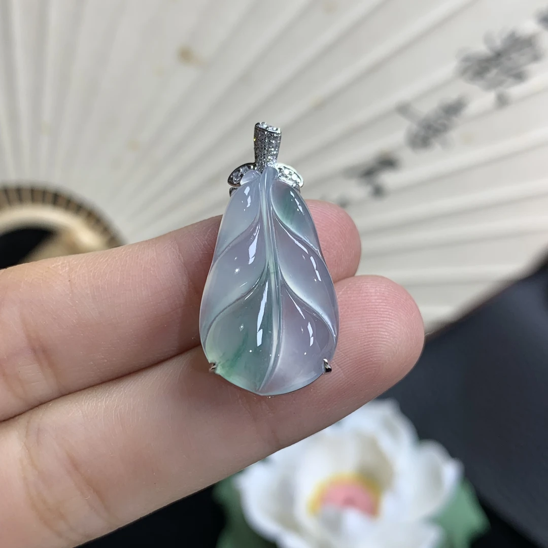 缅甸天然A货翡翠 18K金镶嵌冰种飘绿叶子吊坠