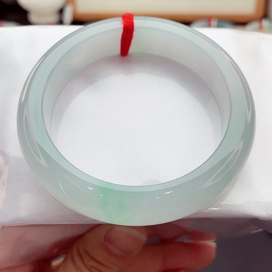 布***果翡翠未镶嵌手镯56.6冰胶飘绿0318