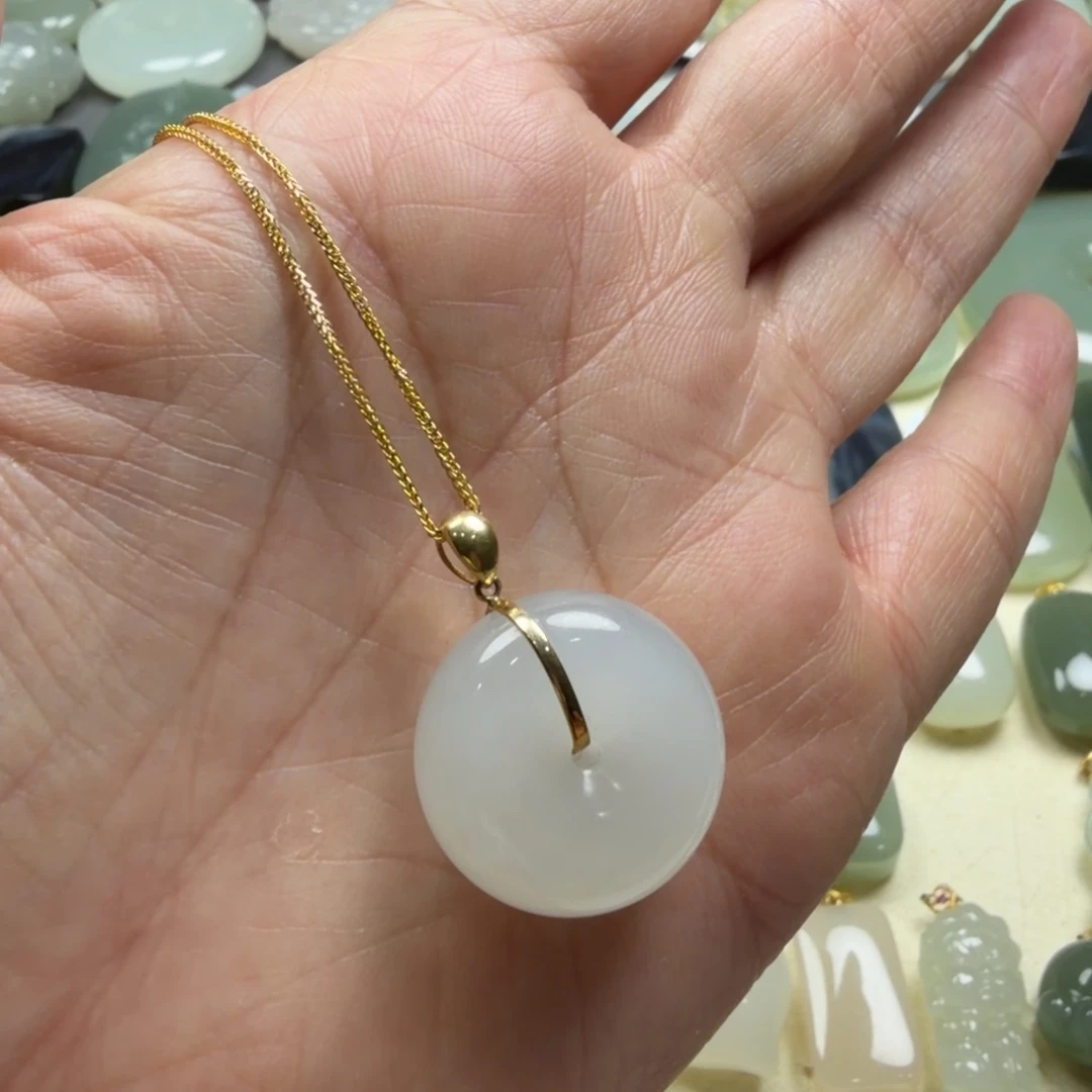 “***”和田玉18K金镶嵌颈饰