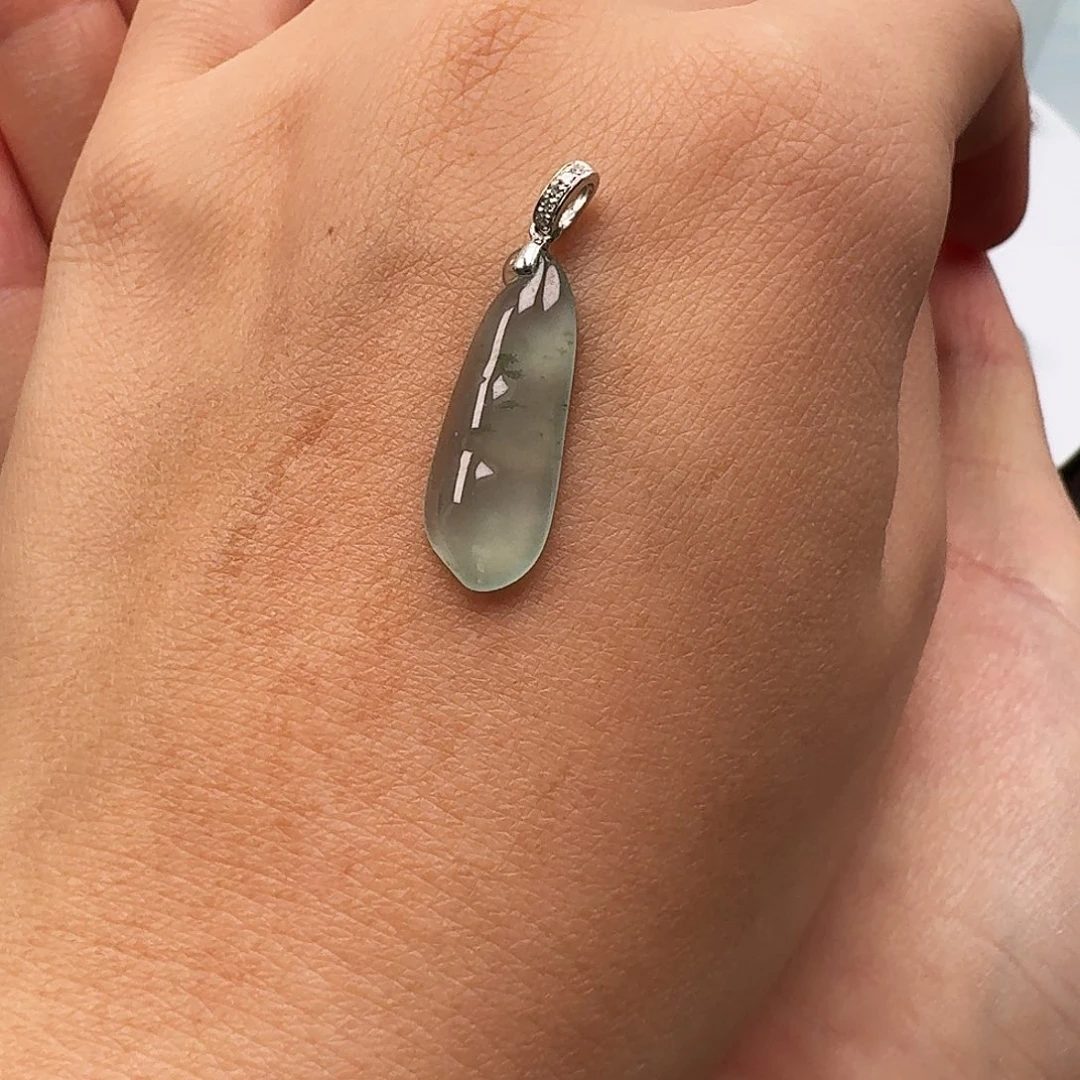 翡翠颈饰18K金镶嵌豆