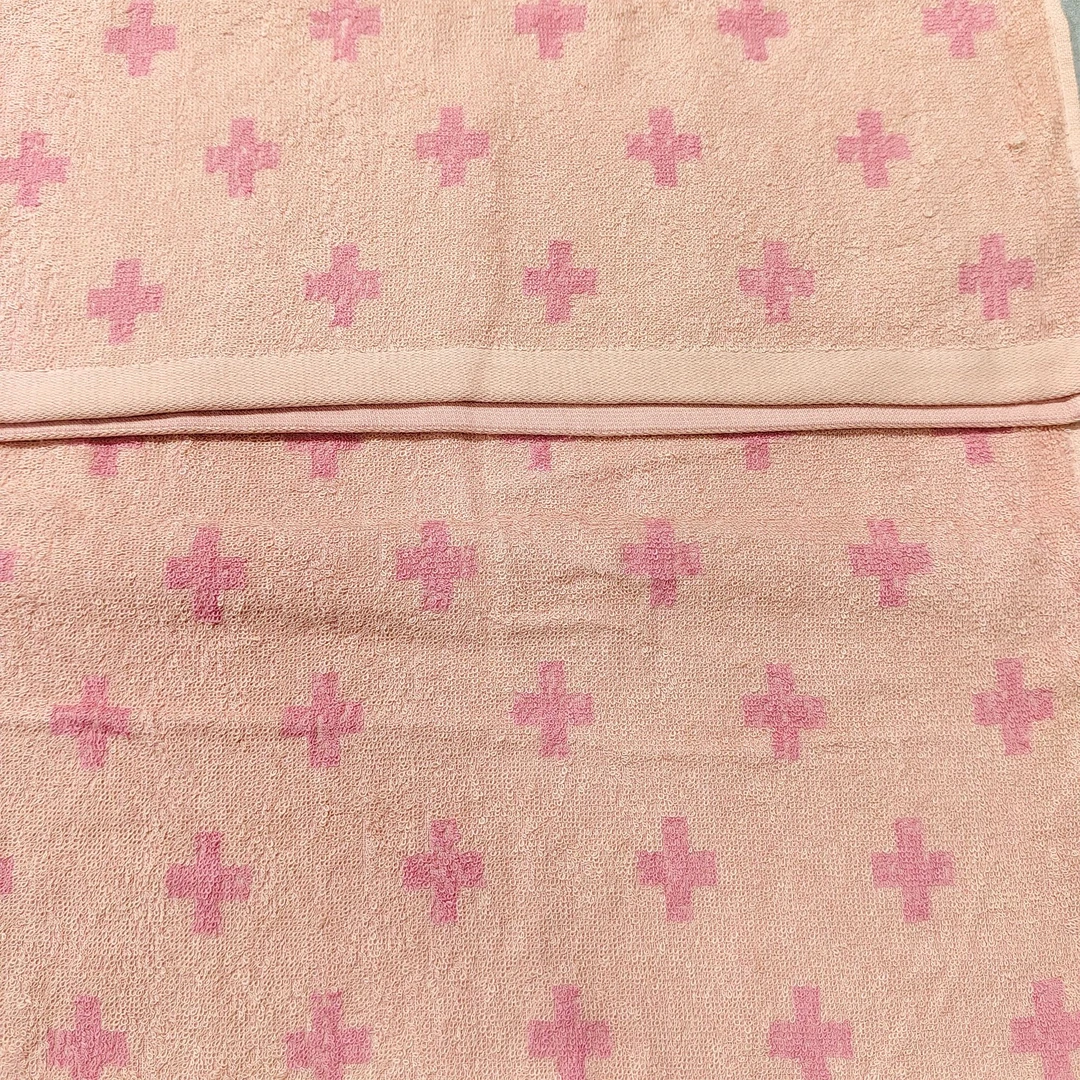 977号毛巾粉四叶草浴巾60*120-205g