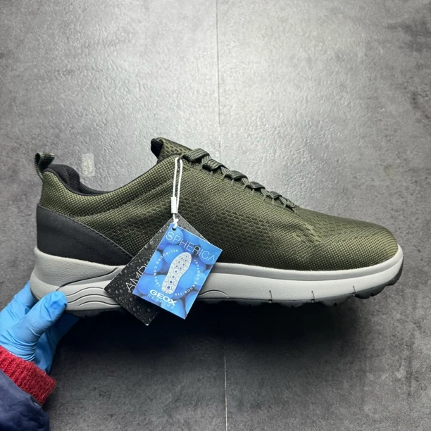 G家“会呼吸的鞋”防水男士织物牛皮革休闲鞋 U26FDB