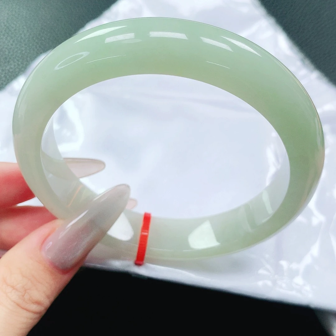 翡翠手镯未镶嵌60圈