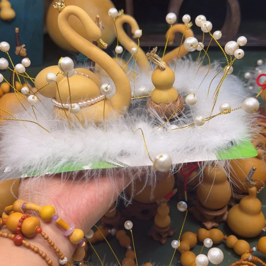 一对天鹅加莲花底座