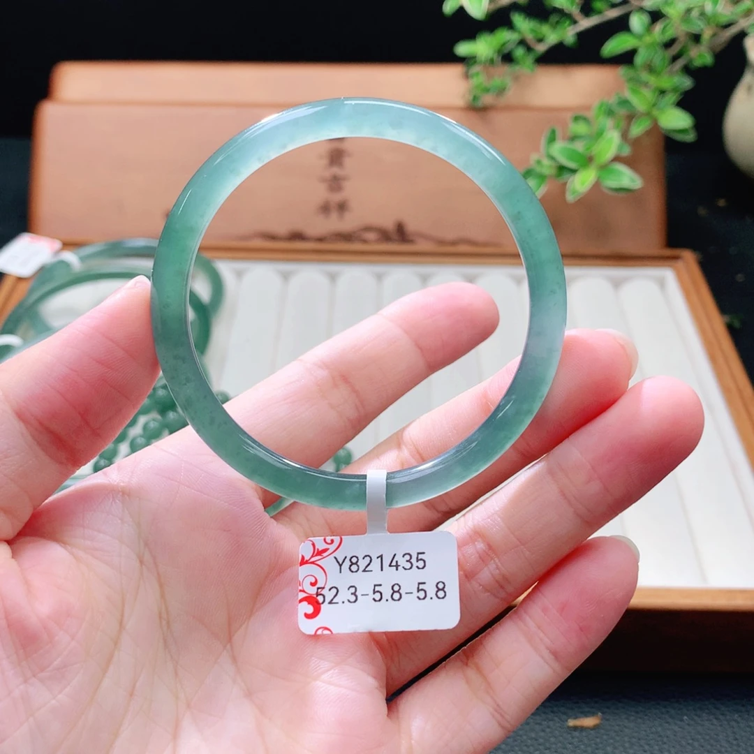 未镶嵌手镯（圆镯）翡翠