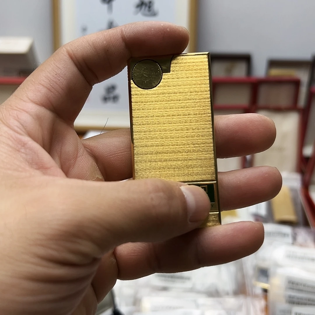 纪家金色卡片机明火