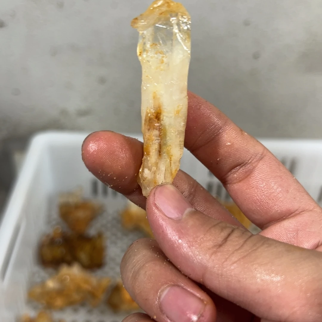 小***山未镶嵌珠宝半成品水晶