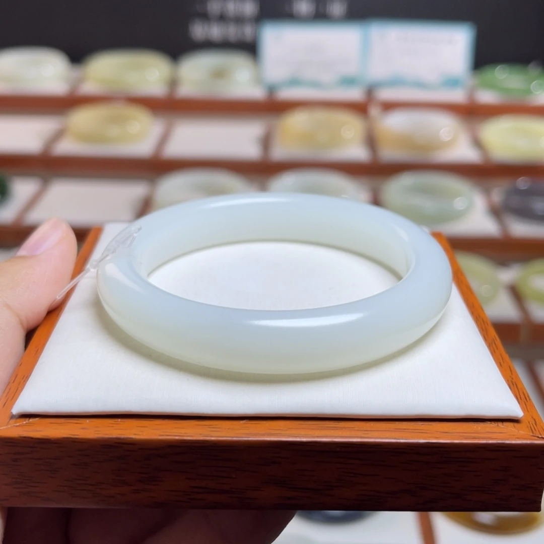 【闪购商品】未镶嵌手镯和田玉澄**妈